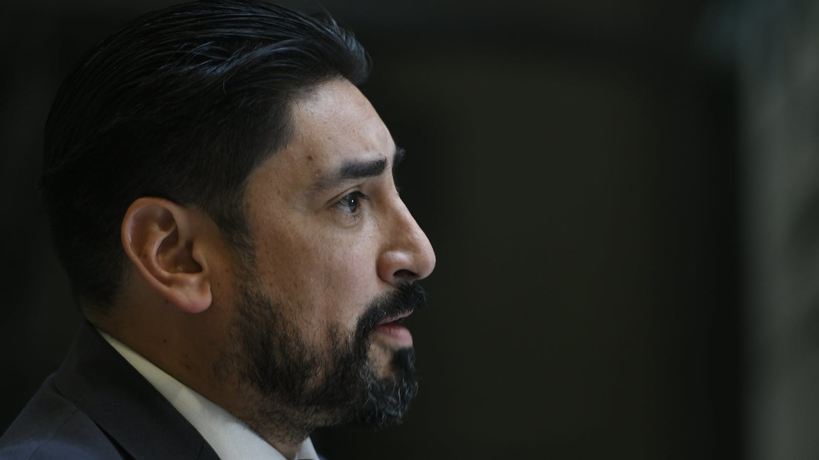 Oyarzo acusa a Pardow de ocultar datos sobre alza eléctrica: No se entregó toda la información