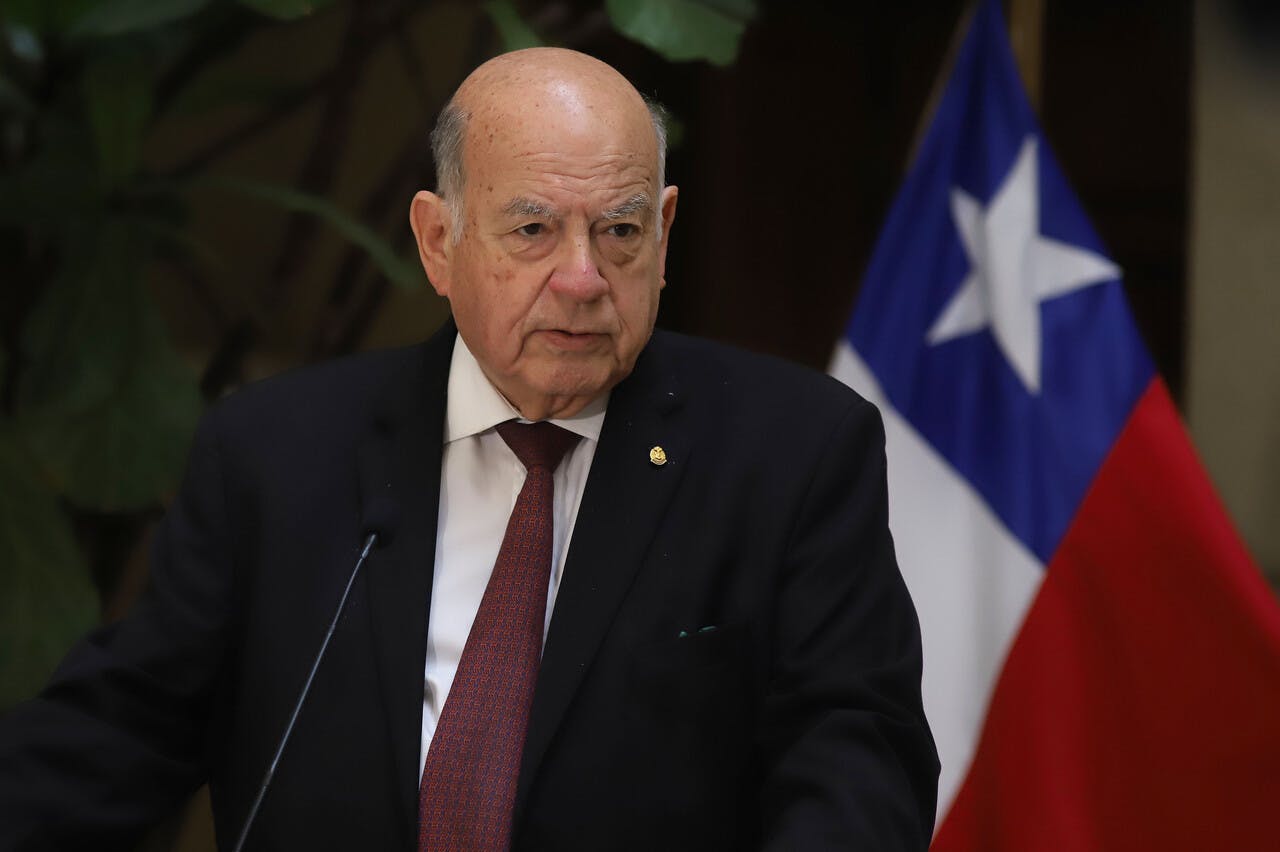 Senador Insulza propone "campos especiales" para migrantes indocumentados con orden de expulsión