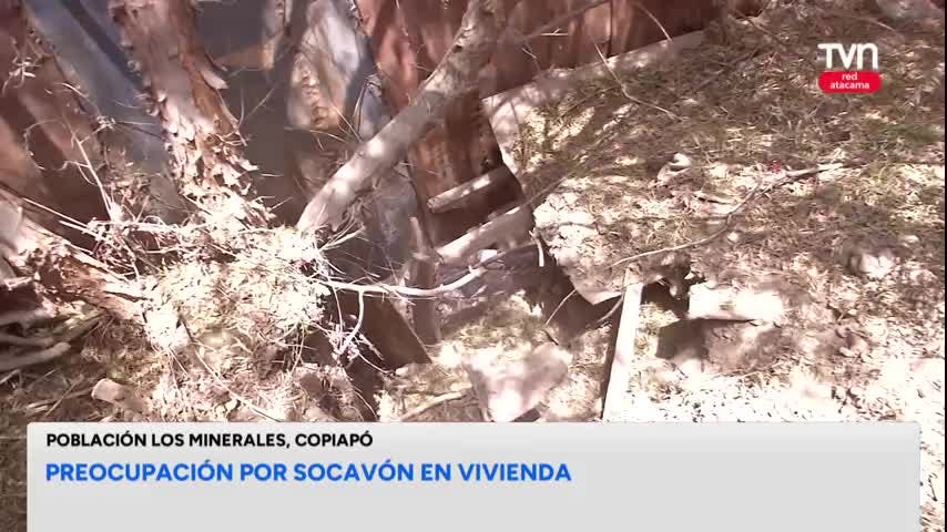 Preocupación por socavón en patio de vivienda