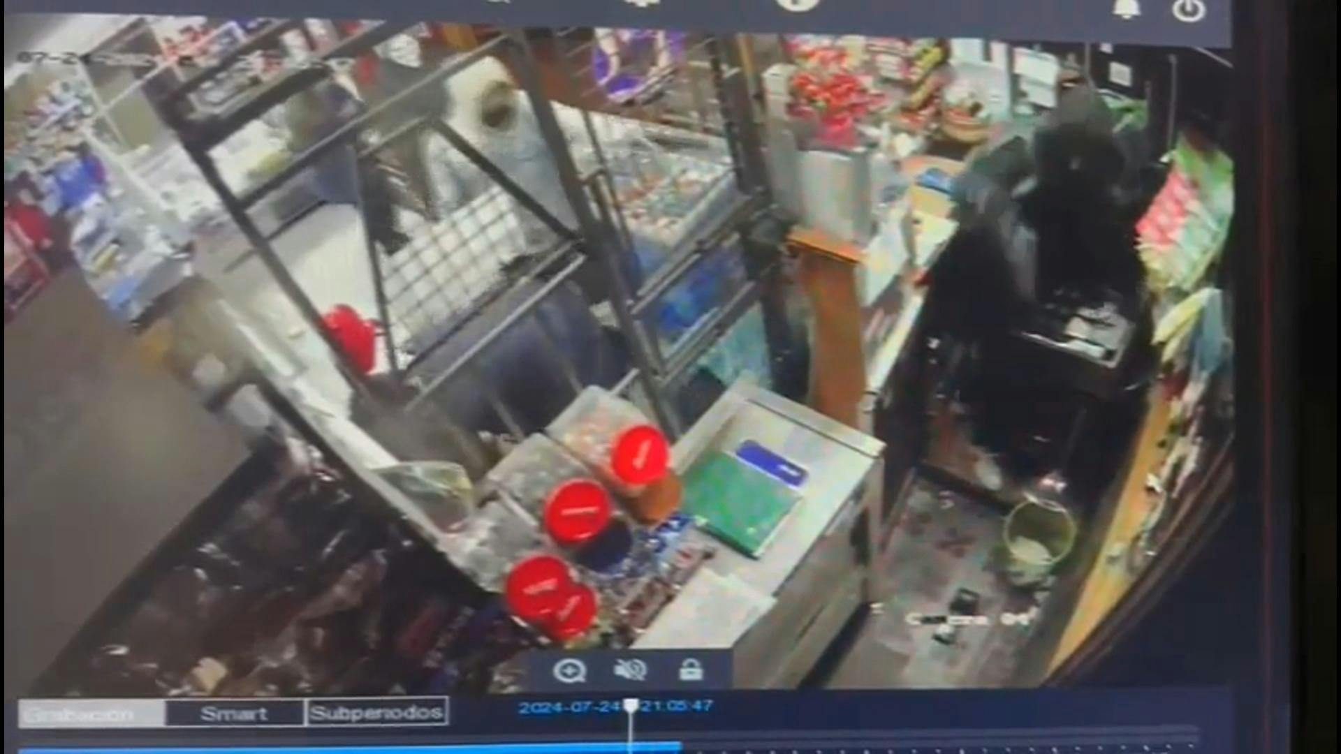 Violento asalto a panadería en Valparaíso terminó con clientes golpeados