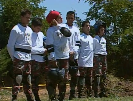 "Combate": asalto a la base enemiga