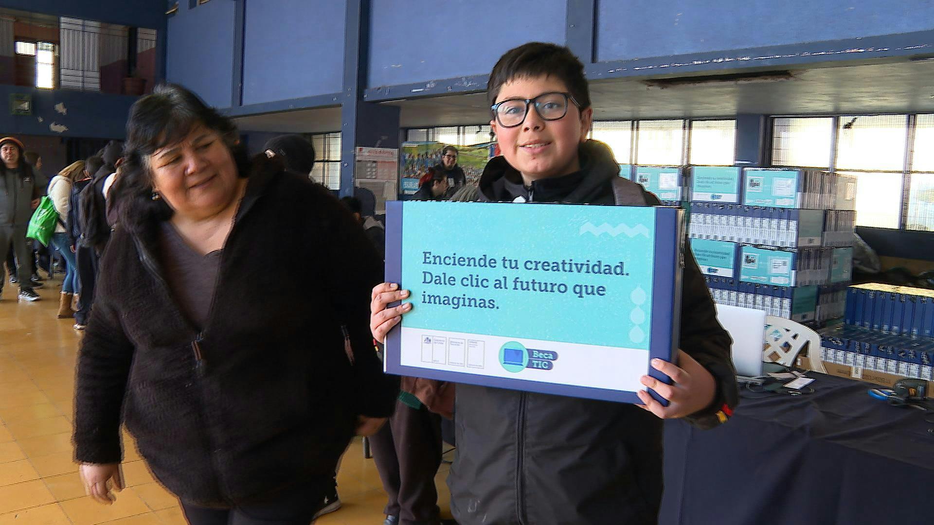 Programa de Junaeb entrega más de 1500 notebooks para alumnos de la región