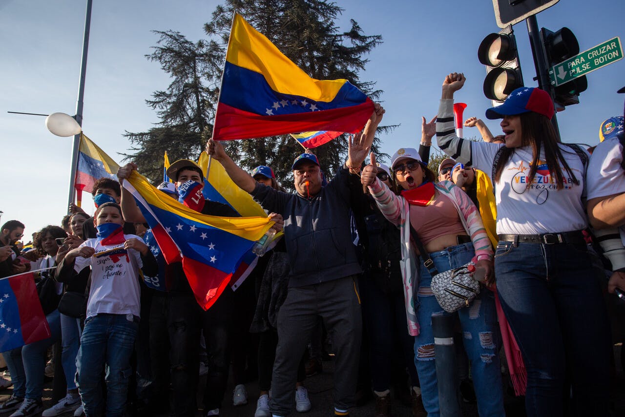 Venezolanos podrán salir del país con documentos vencidos