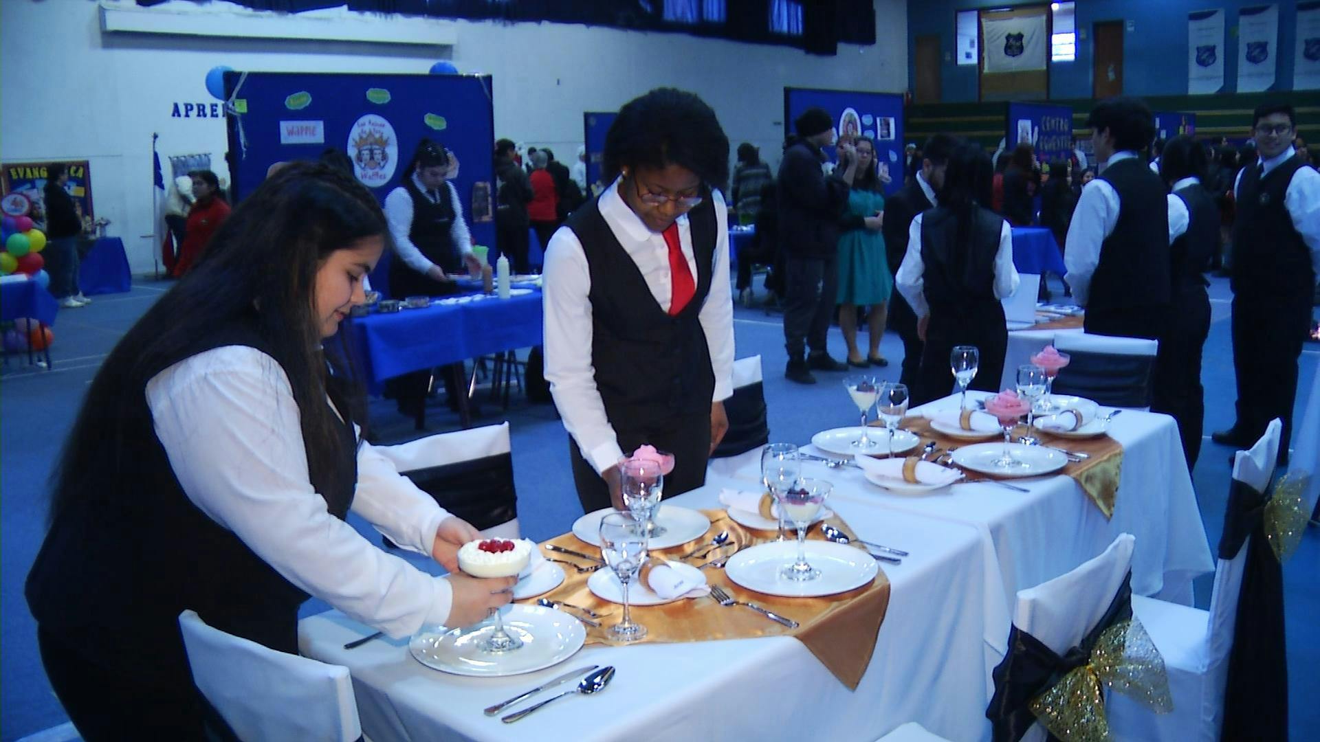 Feria en liceo María Behety