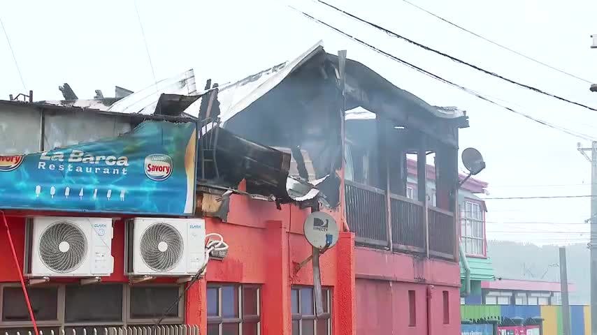 Las llamas consumieron por completo La Barca