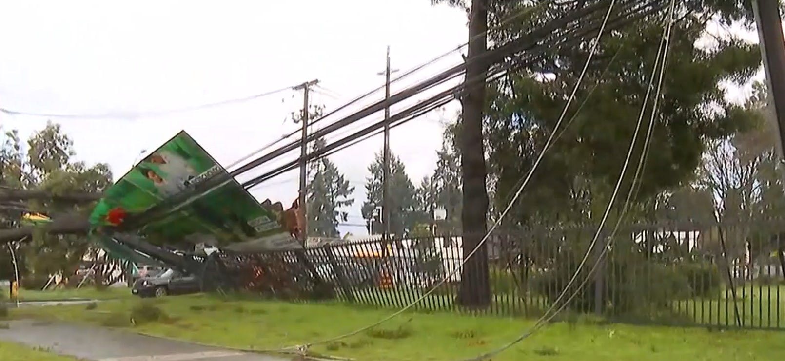 Sectores de La Araucanía sin luz e incomunicados