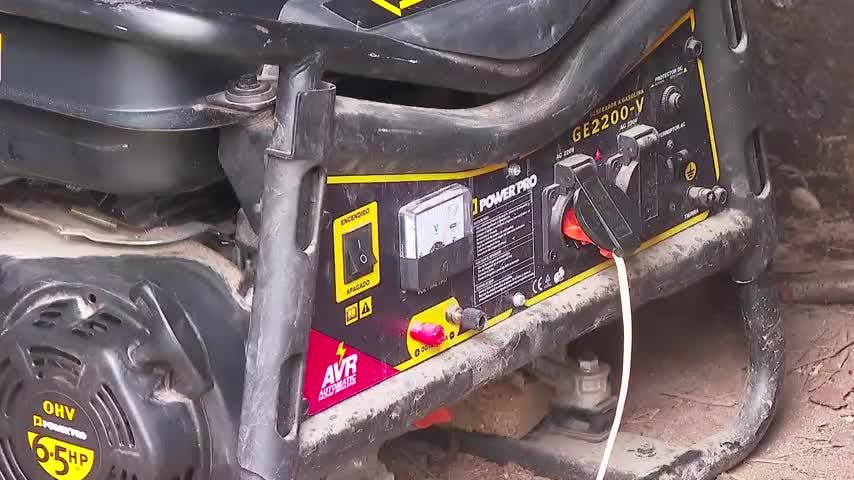 Miles de clientes siguen sin suministro eléctrico