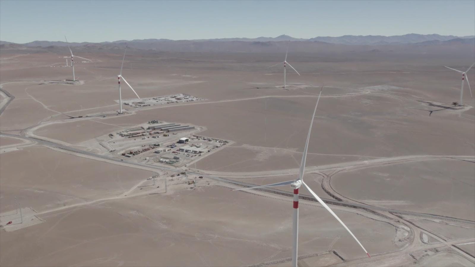 Engie energiza el primer aerogenerador del proyecto lomas del Taltal