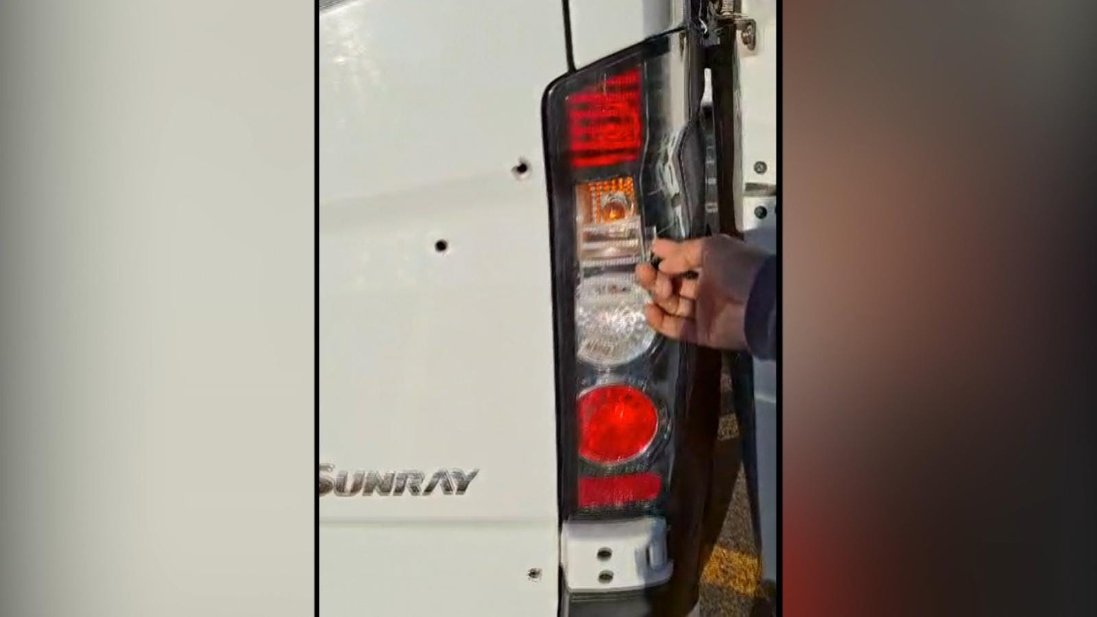 Incidente vial terminó con el homicidio frustrado de un pasajero de un minibus de trabajadores