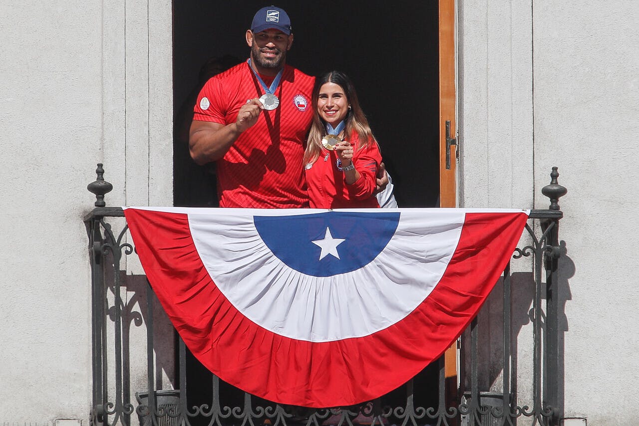 Chile recibe y celebra a sus medallistas de París 2024 