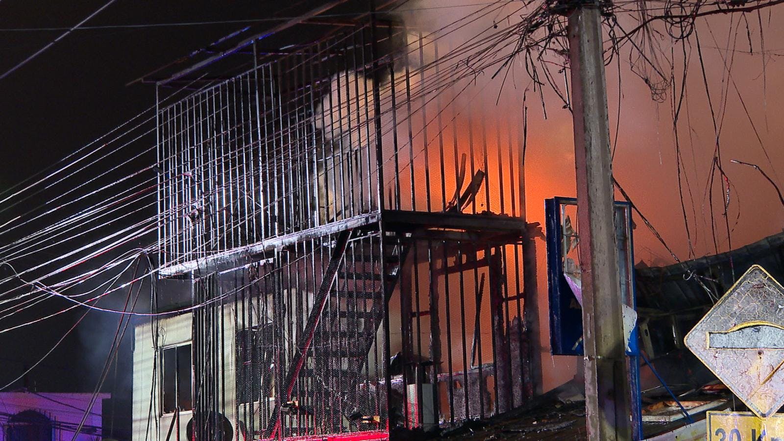 Ocho viviendas afectadas por incendio en población Los Pinares