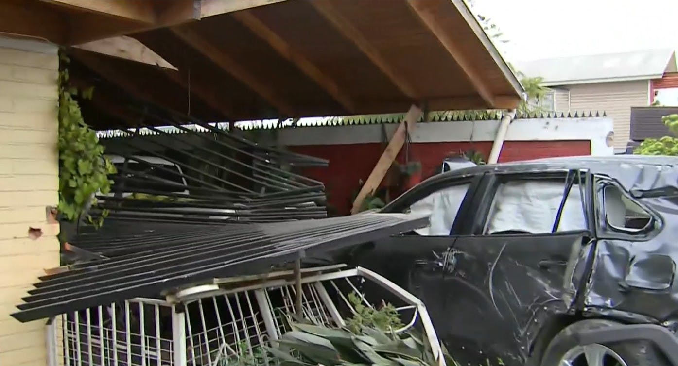 Auto robado terminó incrustado en casa en Maipú