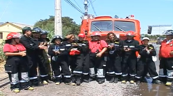 Unidas por la causa: colecta de las reclutas para bomberos