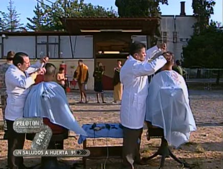 Renovación de imagen: los reclutas se cortan el cabello