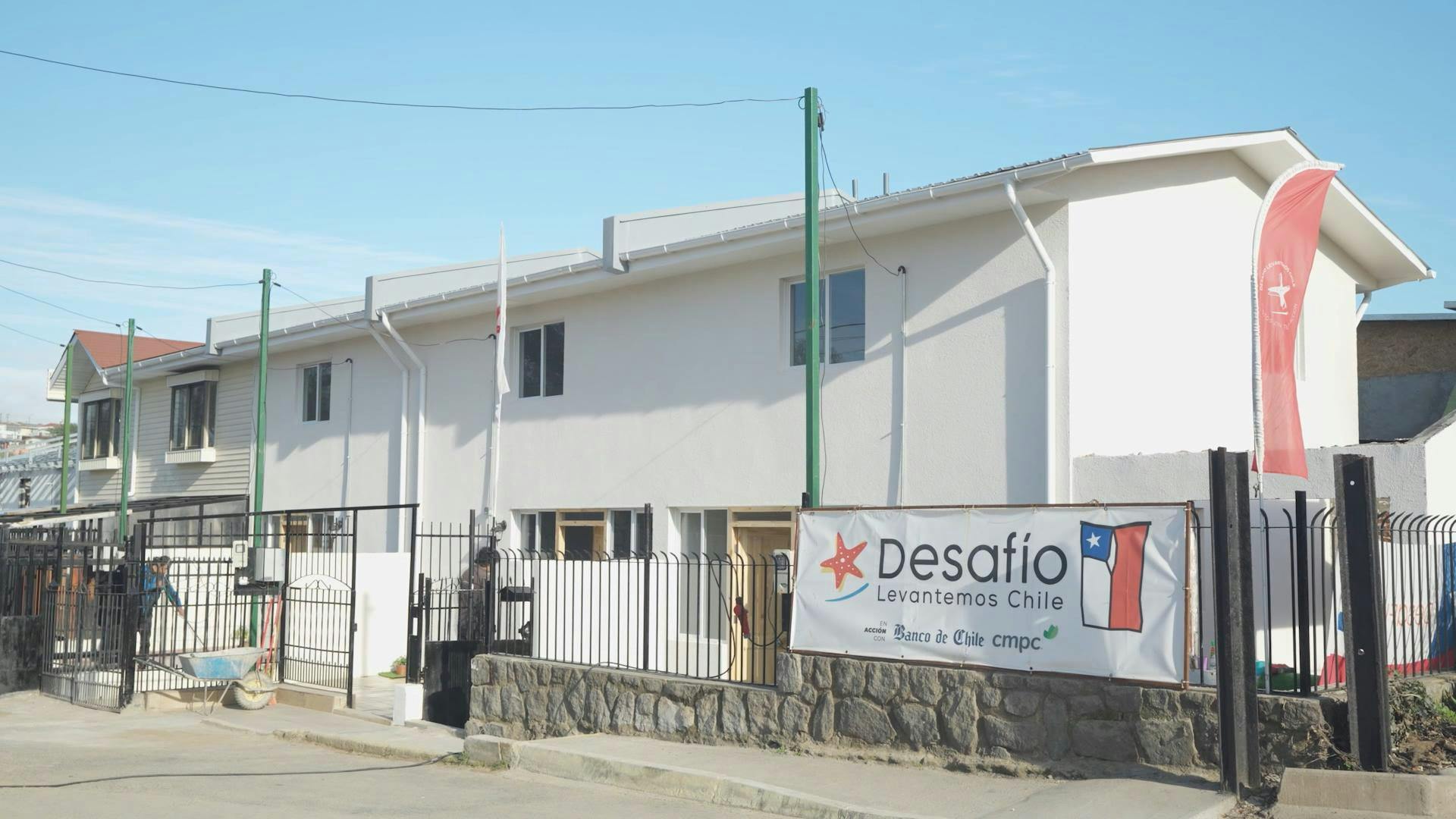 Vecinos de Canal Beagle reciben nuevas casas tras incendios