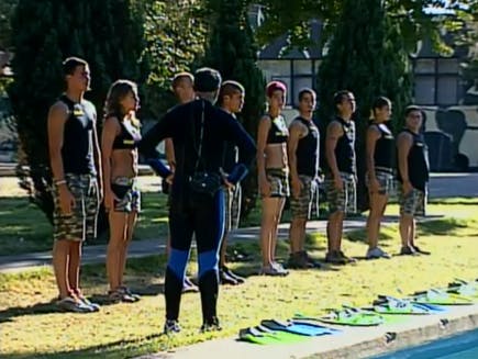 Habilidades submarinas: atornillar, desatornillar y hacer nudos