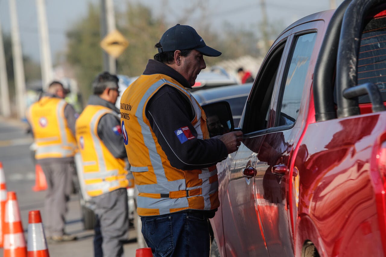 Documentación falsa, patentes ocultas y un detenido: Así fue la intensa fiscalización vehicular en Renca