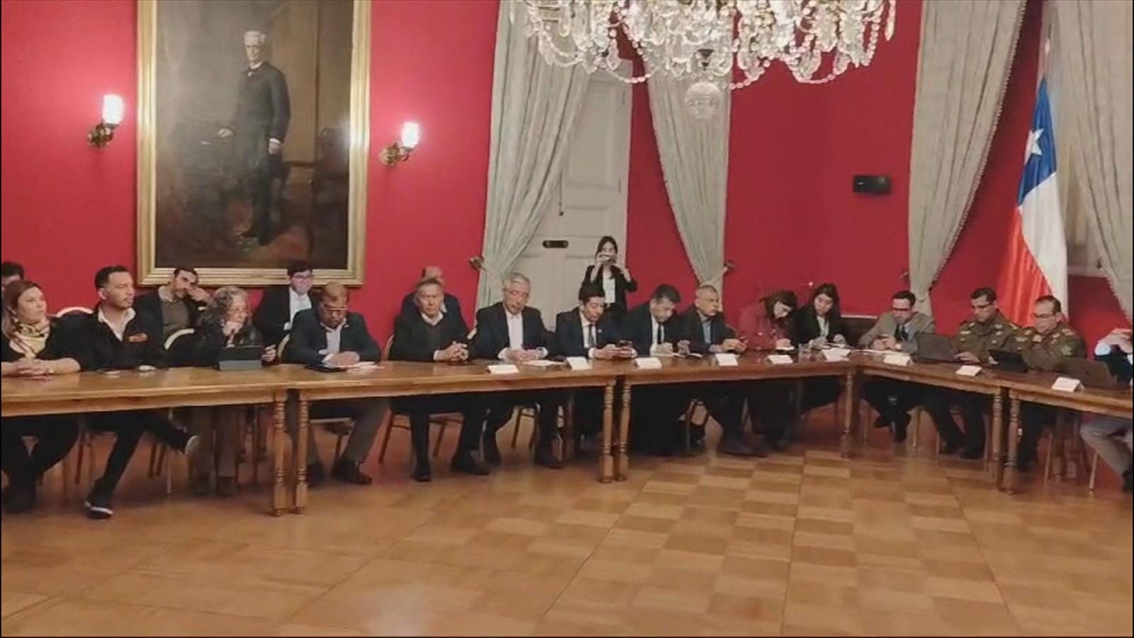 Síntesis regional de noticias: AMUNOCHI se reunió en la Moneda