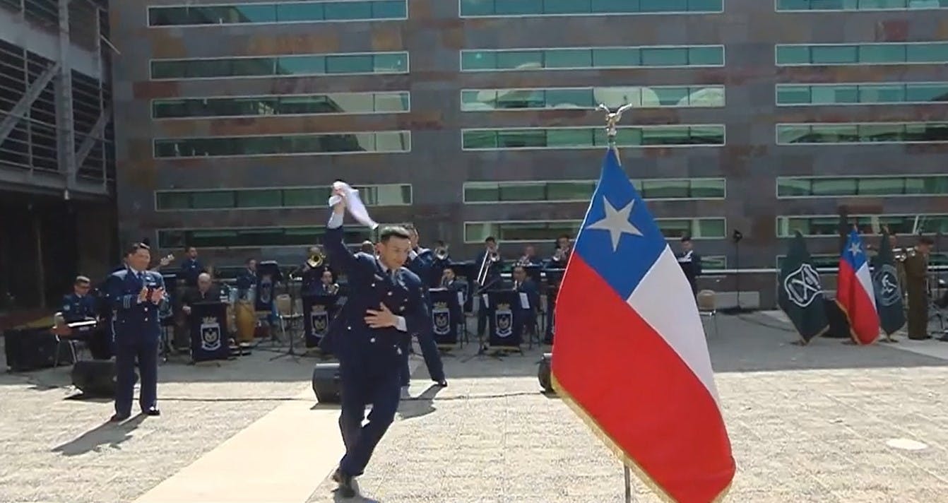 La Big Band de la Fach emociona con las mejores cuecas en la "Parada Militar" 