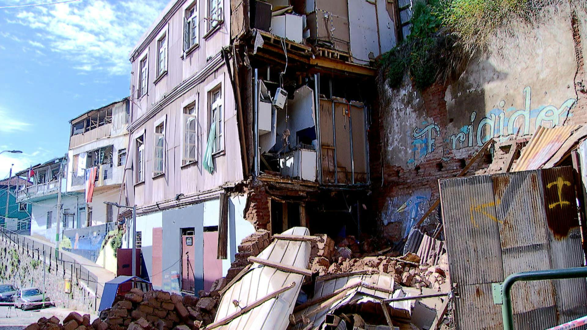 Derrumbe afectó a una vivienda en cerro Toro