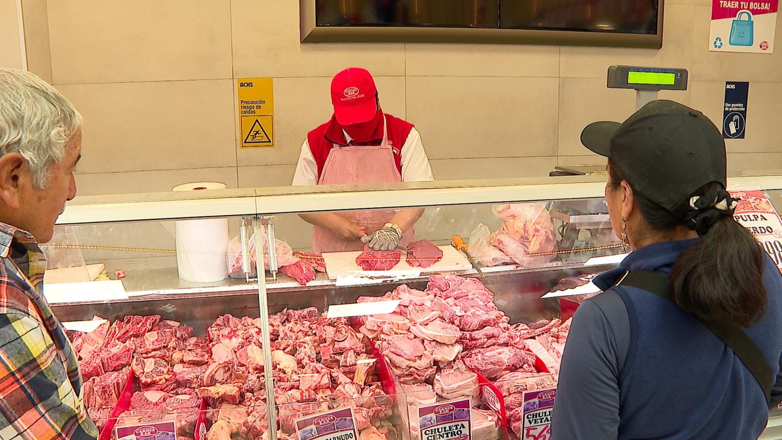 Consumidores buscan los mejores cortes y precios en carnicerías
