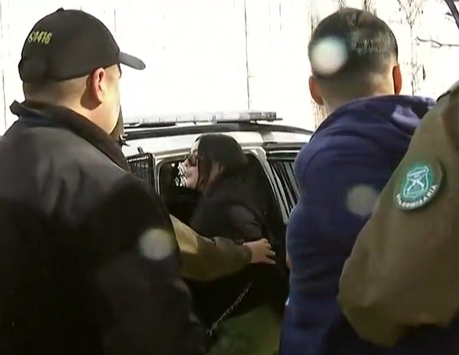 Golpearon y escupieron a Carabineros: Fiscalización termina con detenidos en La Florida
