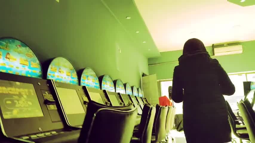 Mil máquinas de juego ilegales decomisó la PDI en allanamientos a casinos populares