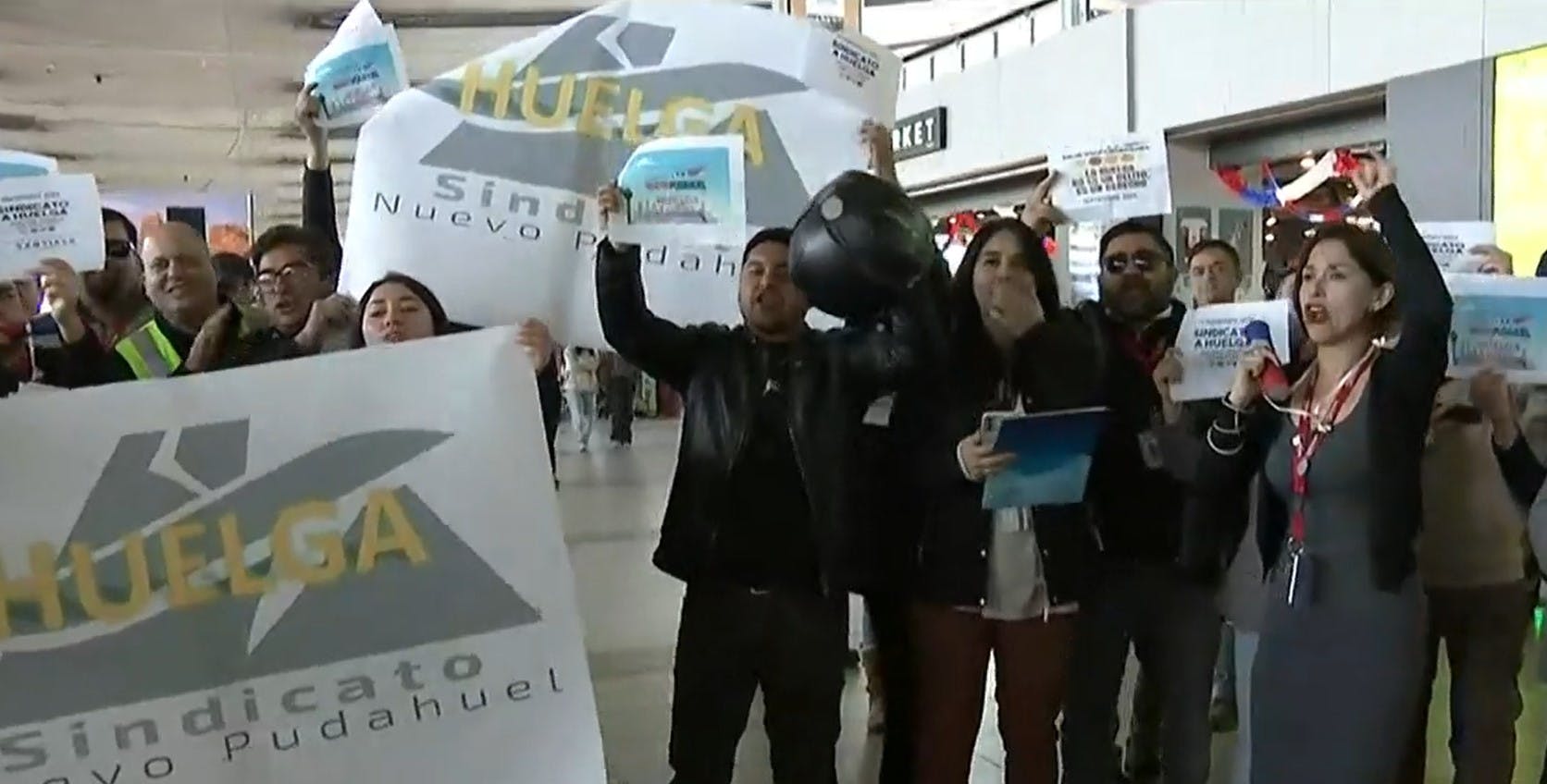Previo a las Fiestas Patrias: Confirman paro de trabajadores del Aeropuerto de Santiago