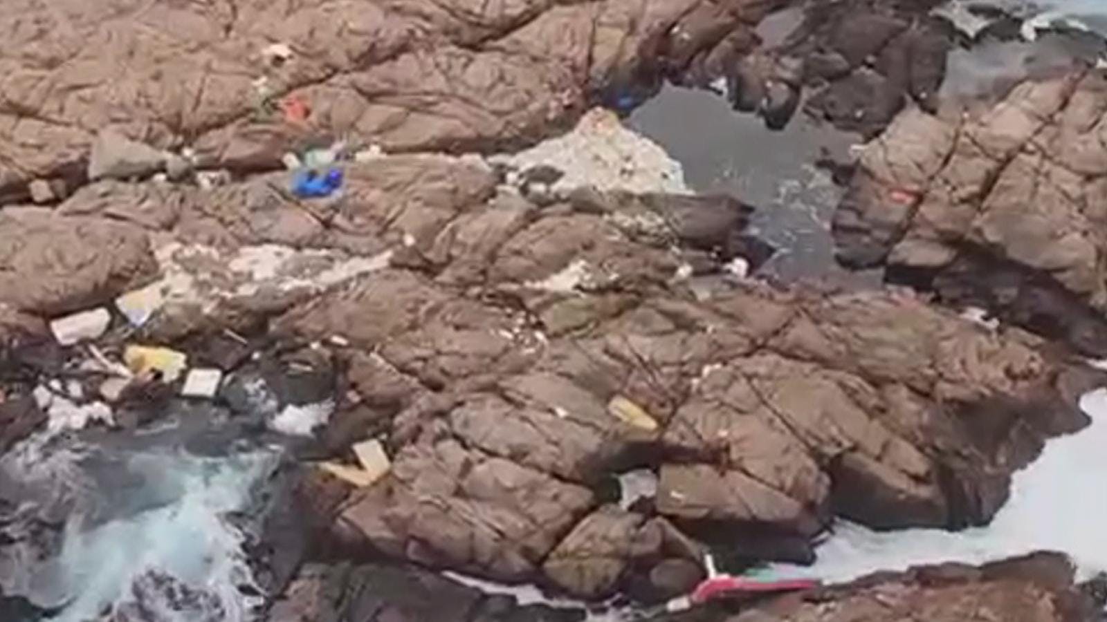 Naufragio deja al menos un fallecido, cuatro desaparecidos y un sobreviviente