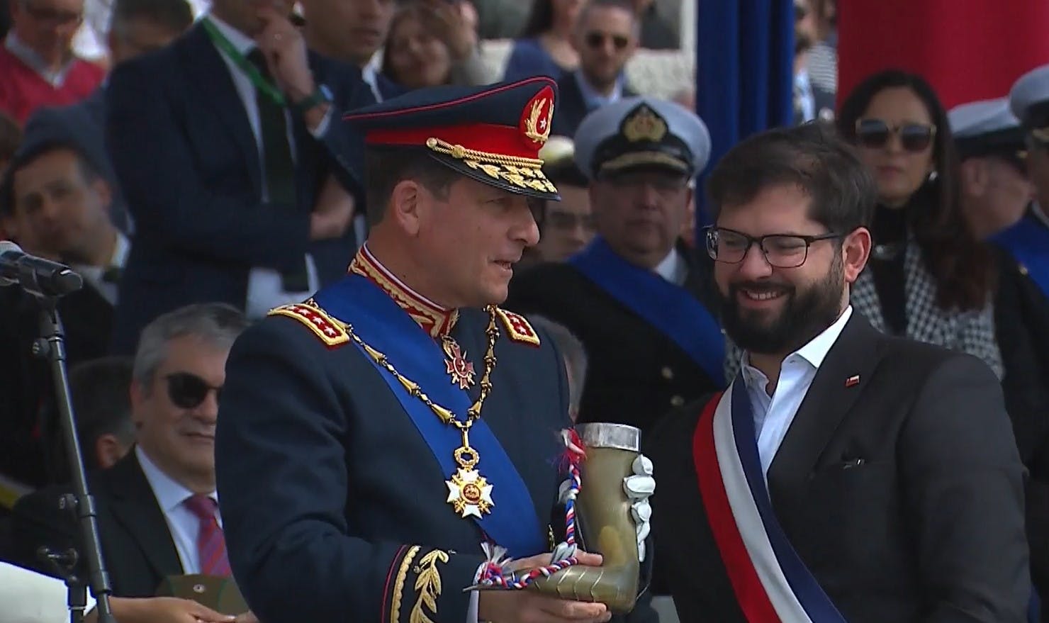 El brindis por la República: Revive el tradicional chicha en cacho de la Parada Militar 