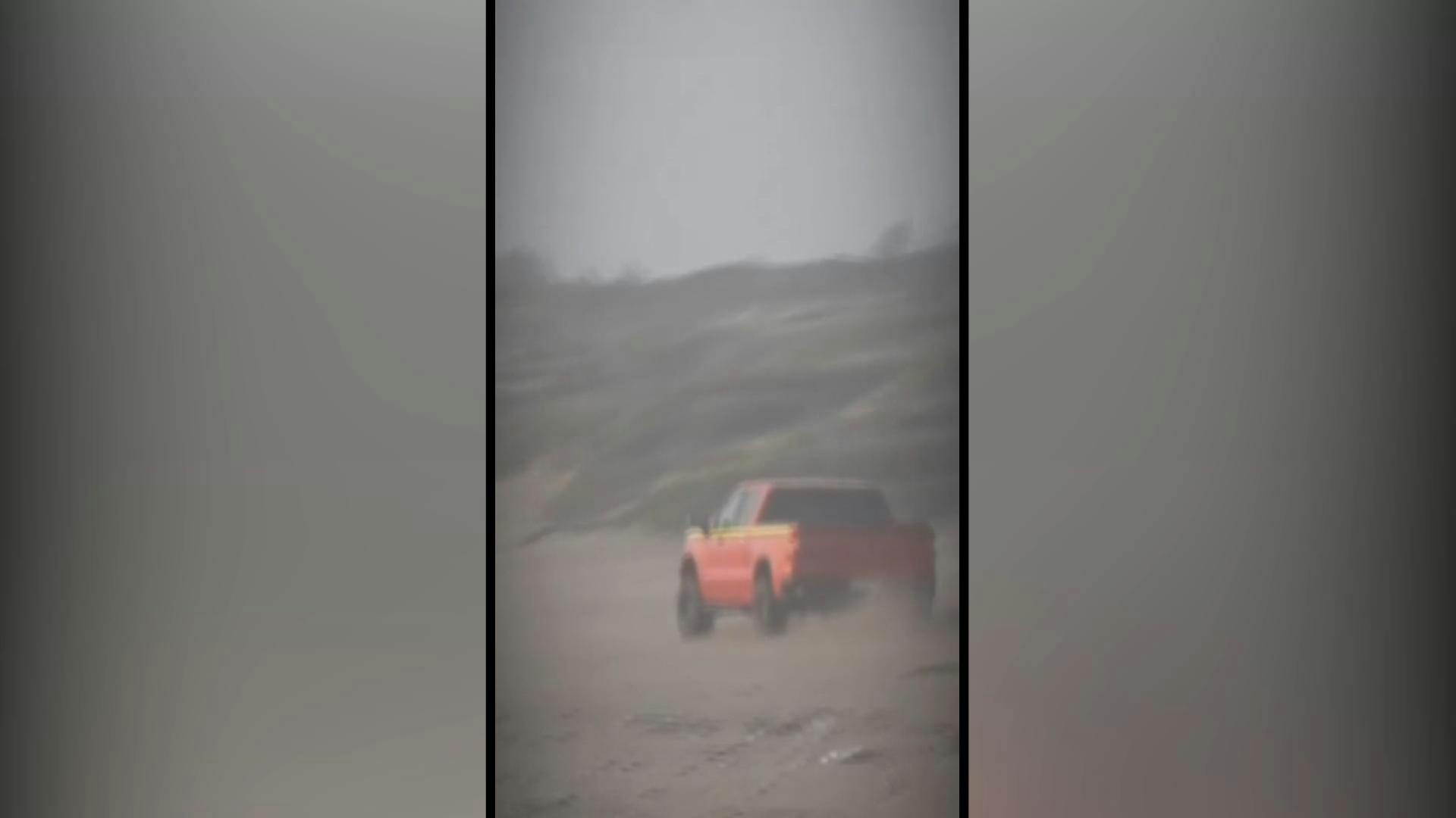 Registran indignante acción de chofer de camioneta transitando sobre playa de Ritoque