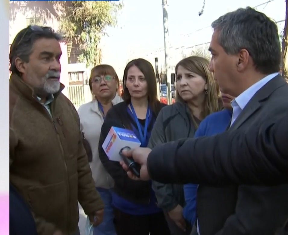 "Protéjalos de verdad": Usuario encara a delegado Durán por inseguridad en Hospital en Pino