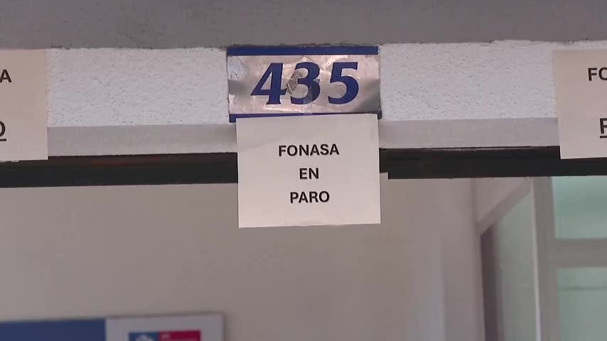 Funcionarios de Fonasa realizaron paro de advertencia