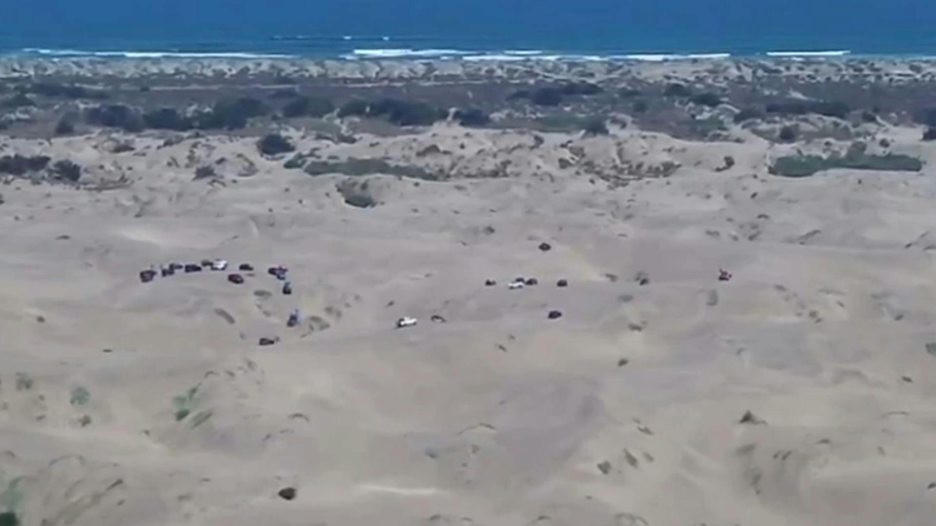 Nuevamente ingresan vehículos al campo dunar de Ritoque pese a prohibición de la Armada
