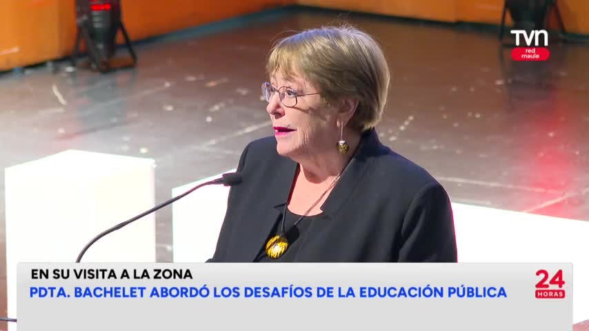 Michelle Bachelet abordó desafíos de la educación pública
