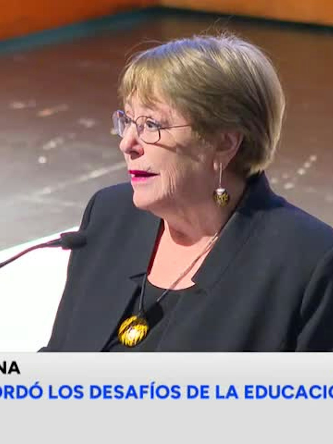 Michelle Bachelet abordó desafíos de la educación pública