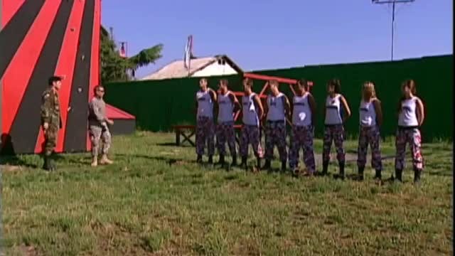 Famosos cantantes visitan la base | Pelotón - T5E32