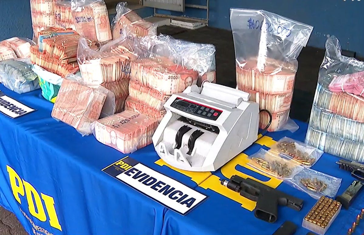 Narcos escondían más de mil millones de pesos en un tambor