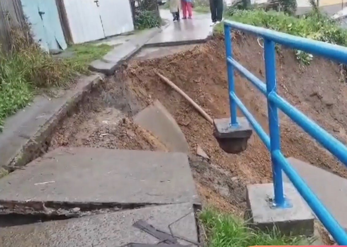 Vecinos de Lota por socavón en su barrio: "No seremos Viña pero merecemos la misma atención"