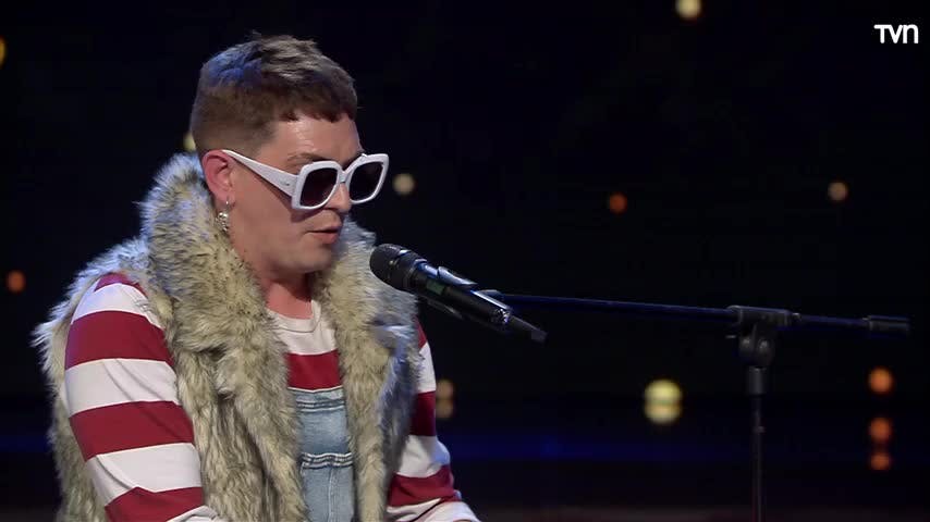 Elton John emociona a Constanza Santa María