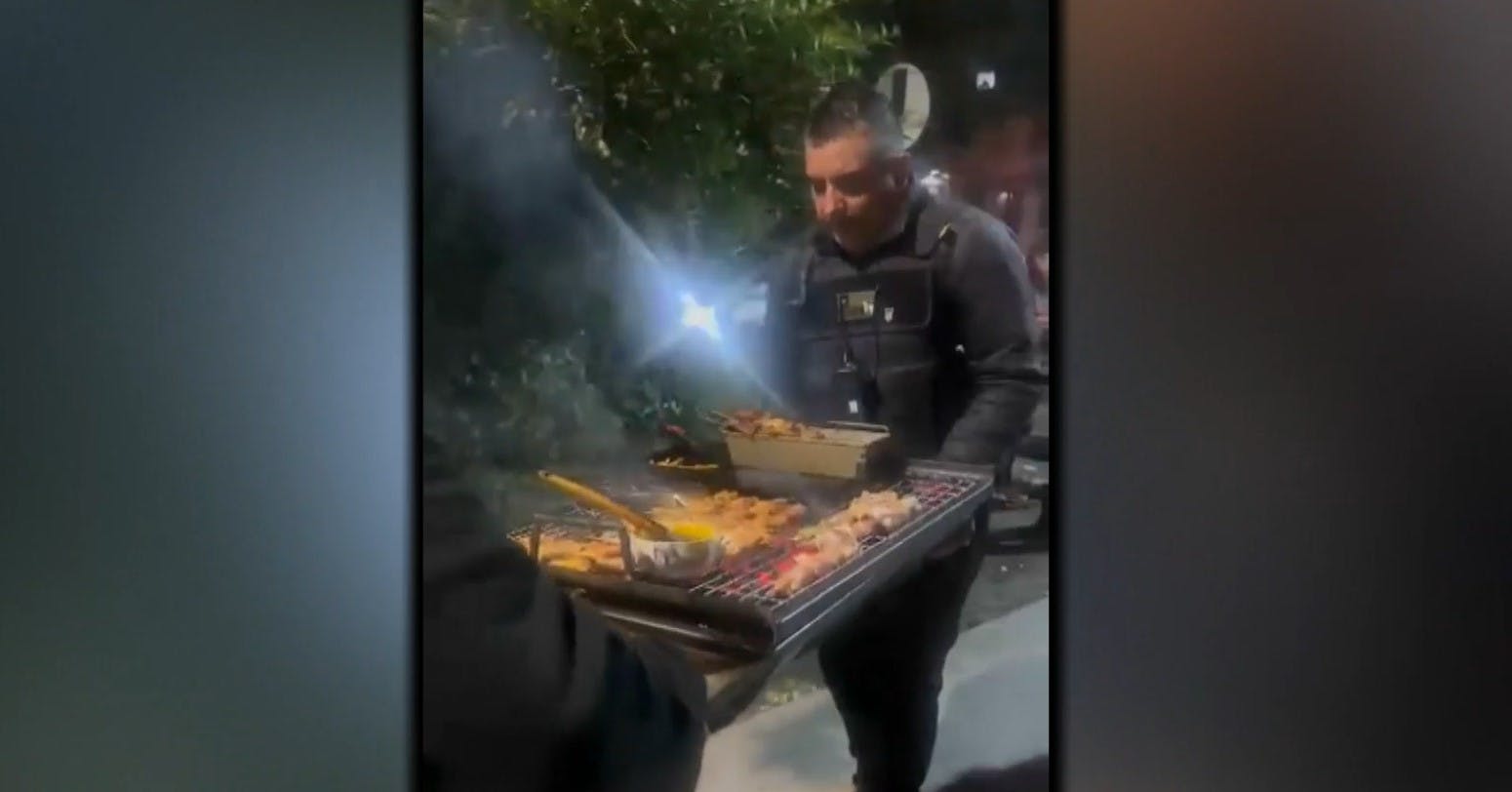 "La vereda no es tu quincho": Independencia aprueba la prohibición de hacer asados e instalar parlantes en la calle