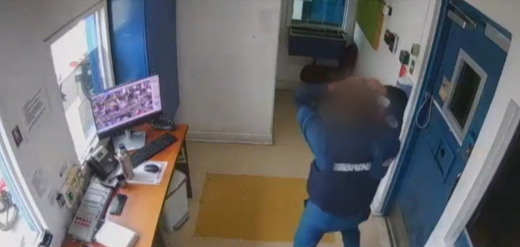 La cinematográfica reacción del guardia de Brinks durante asalto a sucursal