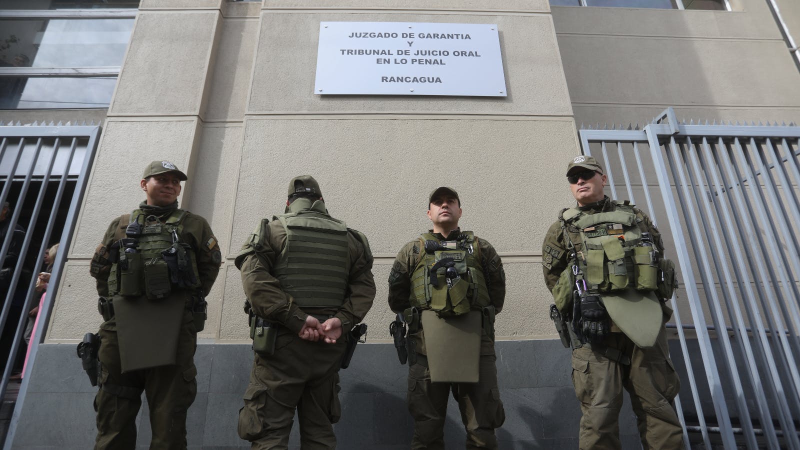 Carabineros detenidos por robo a Brinks: Organizaciones delictuales están ya con vínculos directos