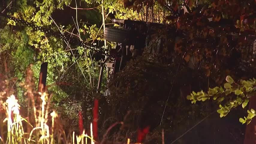 Dos fallecidos tras volcamiento de bus en Laja