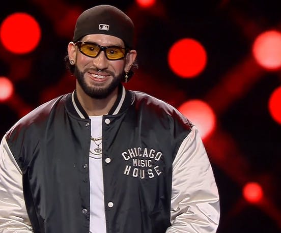 "Yo 'toy puesto pa' ti y tú te me quita'": Bad Bunny hace mover al público con "Neverita"
