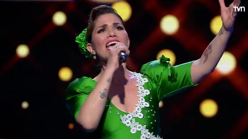 Doble de Rocío Durcal se presenta con "La gata bajo la lluvia"