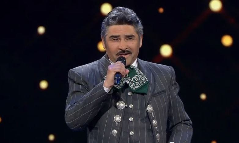 Es su doble hace 15 años: revive la presentación de Raúl como Vicente Fernández