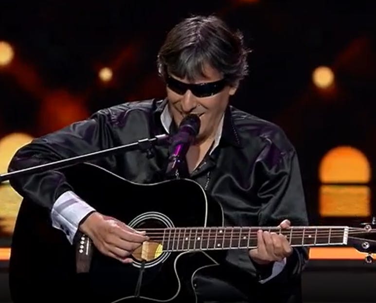 "Ay cariño": con este tema se presentó José Feliciano