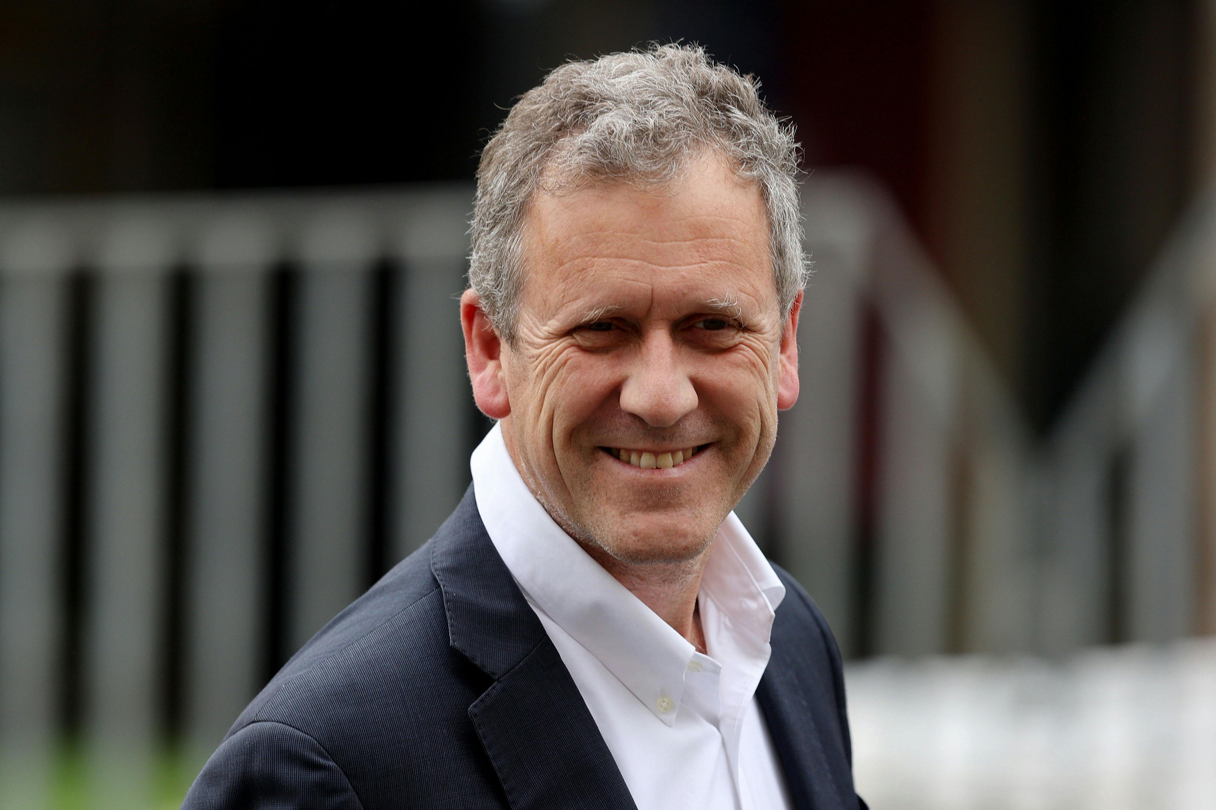 Ministro Muñoz explica alcance de los servicios gratuitos de transporte en Elecciones