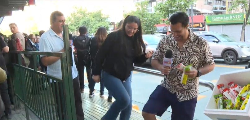 Desde Rancagua a "Buenos Días a Todos": Simón baila al ritmo de "Latinos"